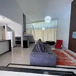 Casa Por Temporada Em Goiania - Sobrado Com Area De Lazer Com Varanda Gourmet