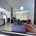 Casa Por Temporada Em Goiania - Sobrado Com Area De Lazer Com Varanda Gourmet